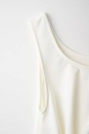 Brooch gather asymmetric dress (White)
