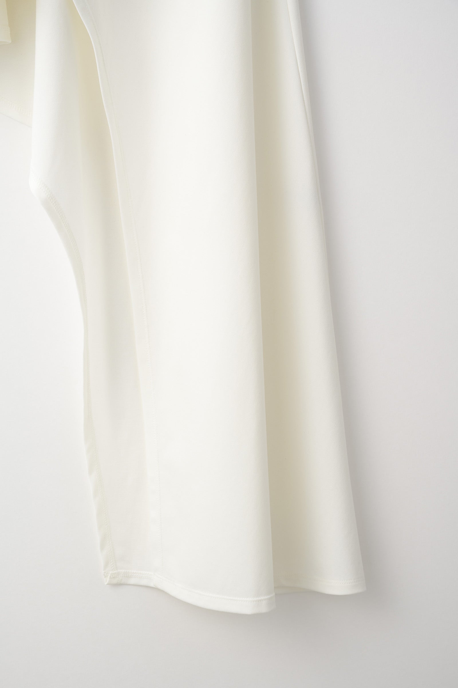 Brooch gather asymmetric dress (White)