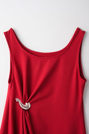 Brooch gather asymmetric dress (Red)