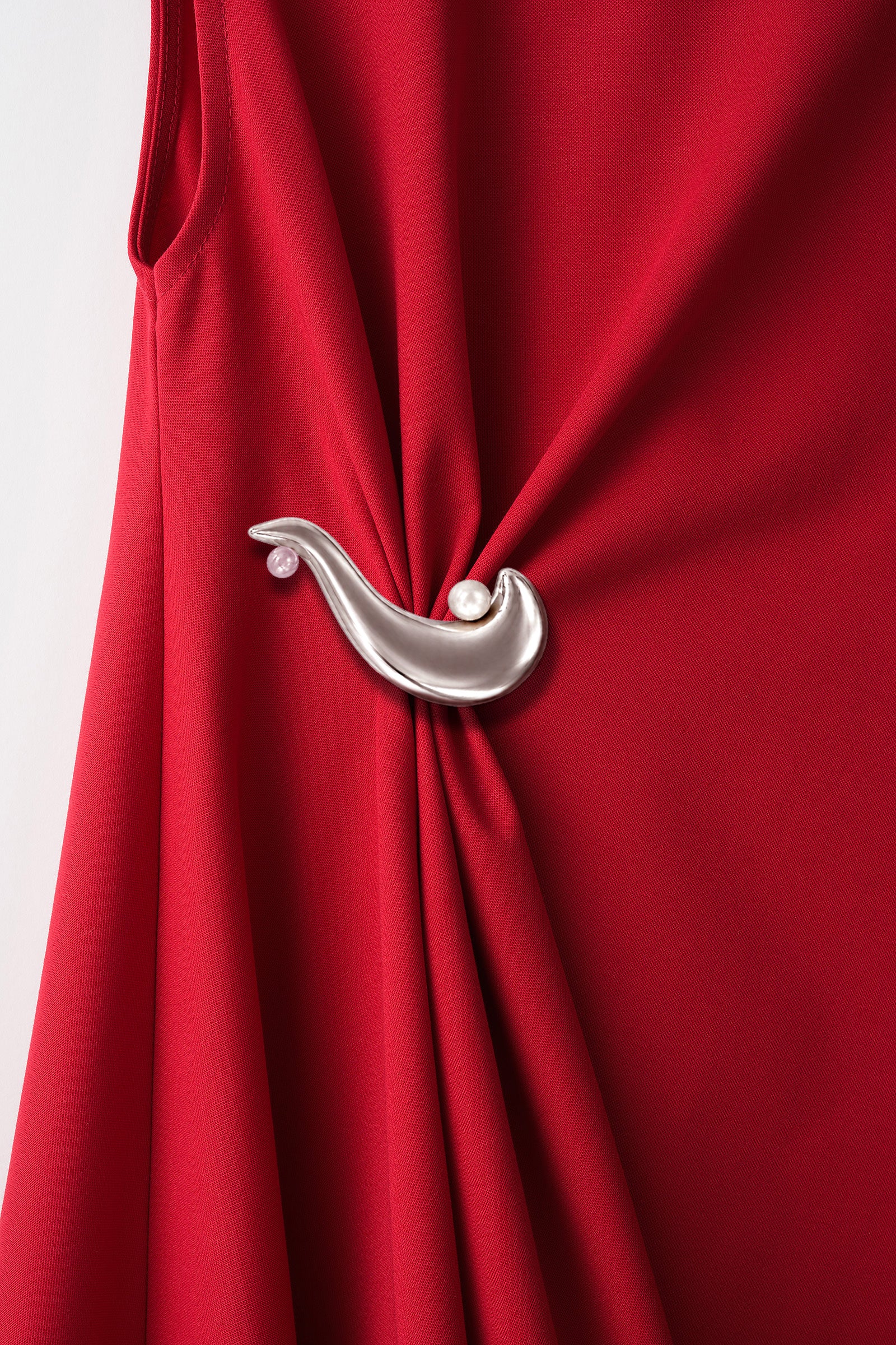 Brooch gather asymmetric dress (Red)