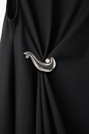 Brooch gather asymmetric dress (Black)