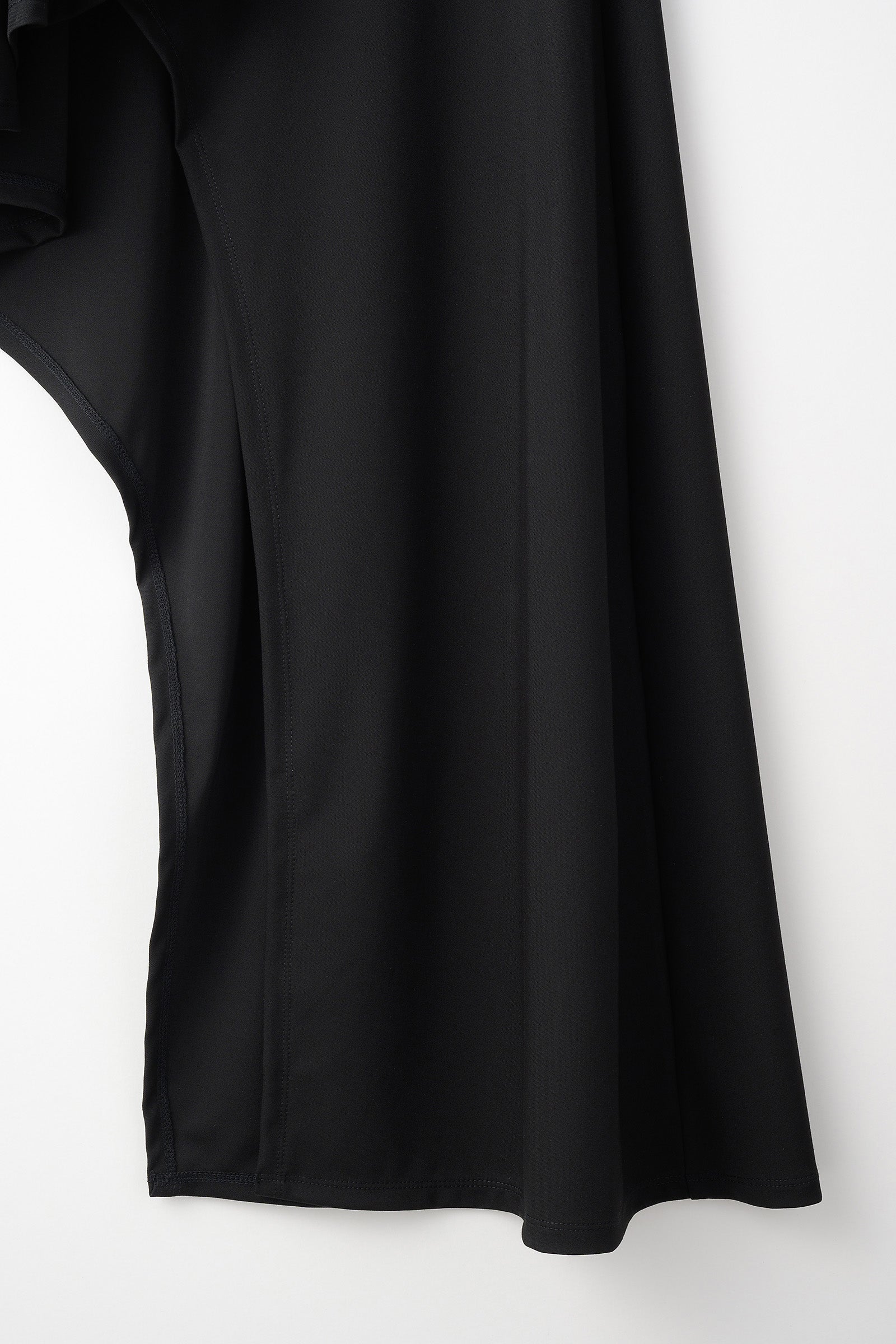 Brooch gather asymmetric dress (Black)