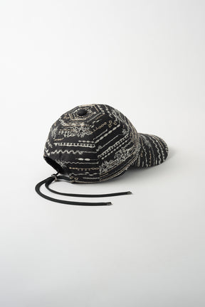 Swaying stripe embroidered cap (Black)
