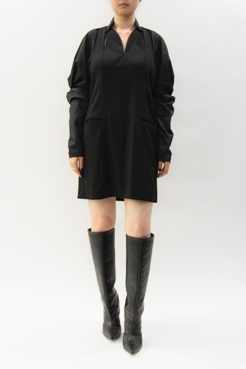 MURRAL Twist sleeve mini dress (Black)