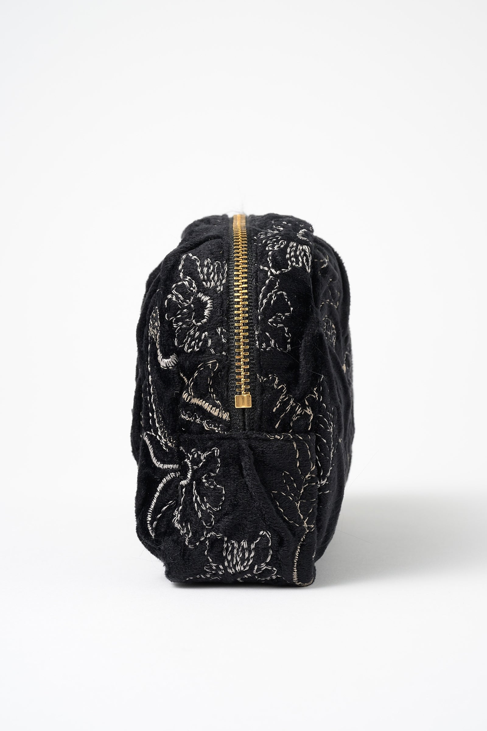 Ice flower embroidery pouch (Black)