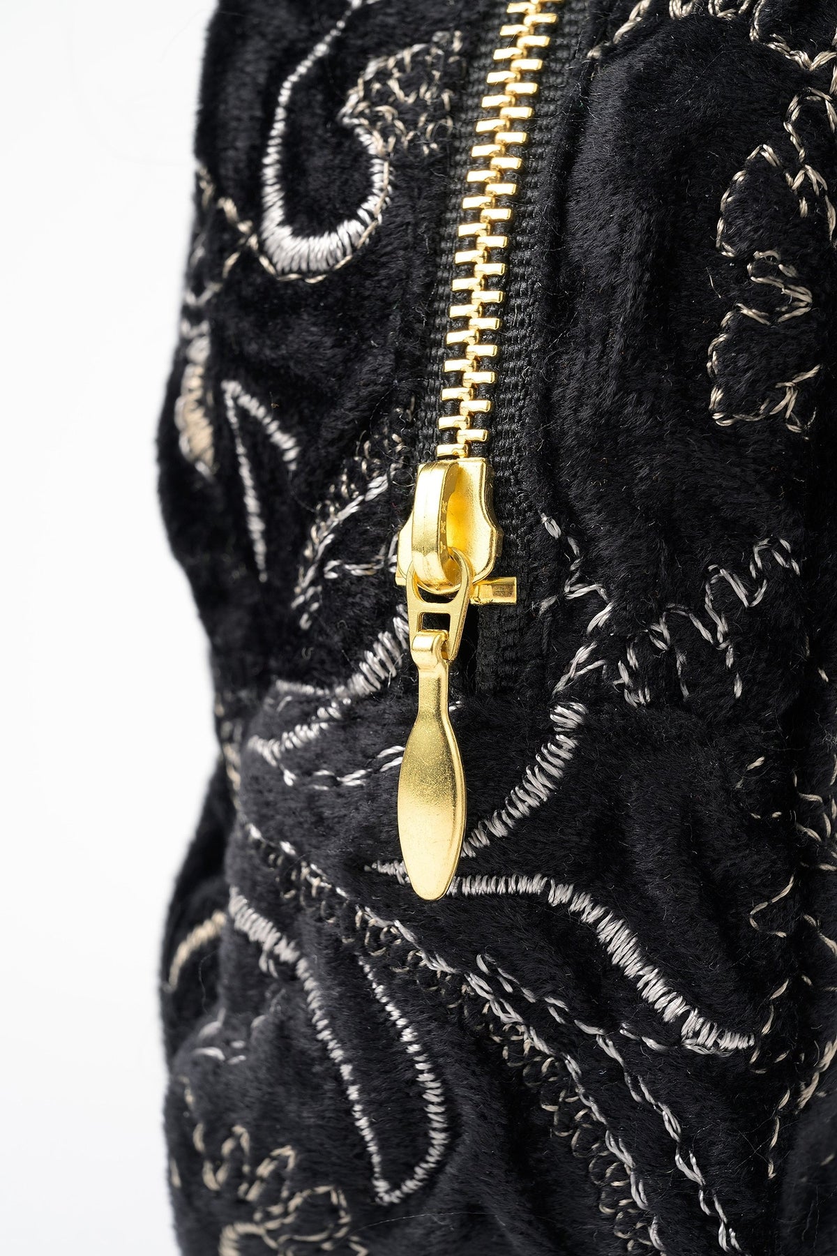 Ice flower embroidery pouch (Black)