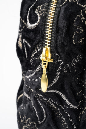 Ice flower embroidery pouch (Black)