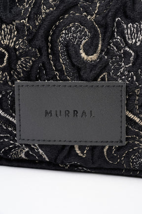 Ice flower embroidery pouch (Black)