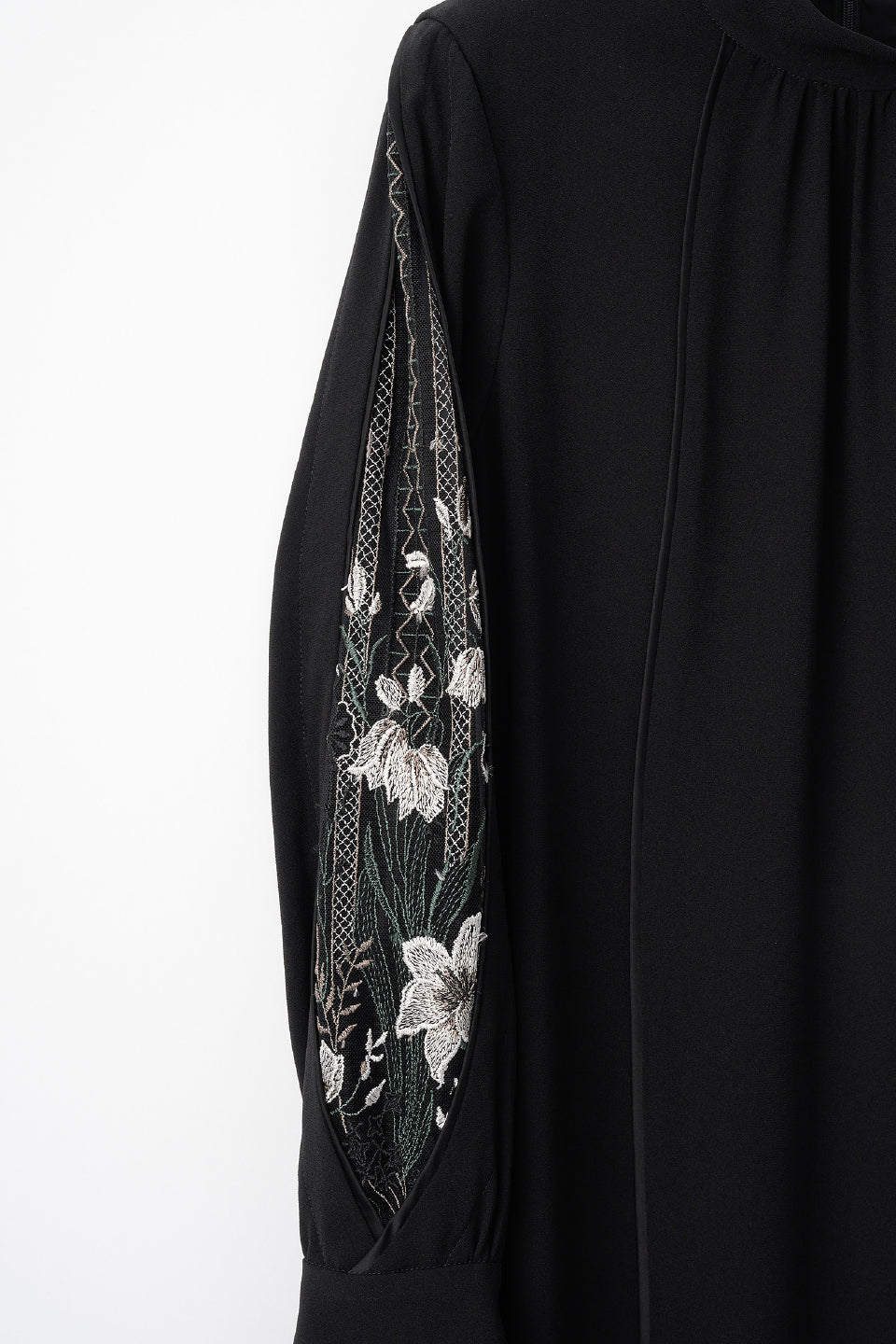 Petal sleeve lace dress (Black)