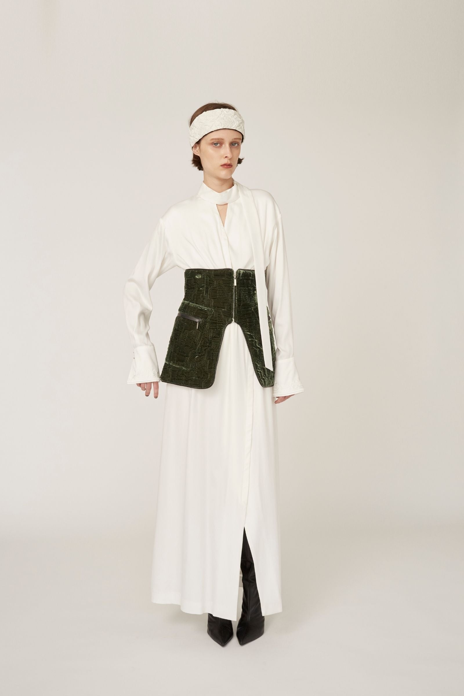 Symbolic embroidery velvet corset (Green)