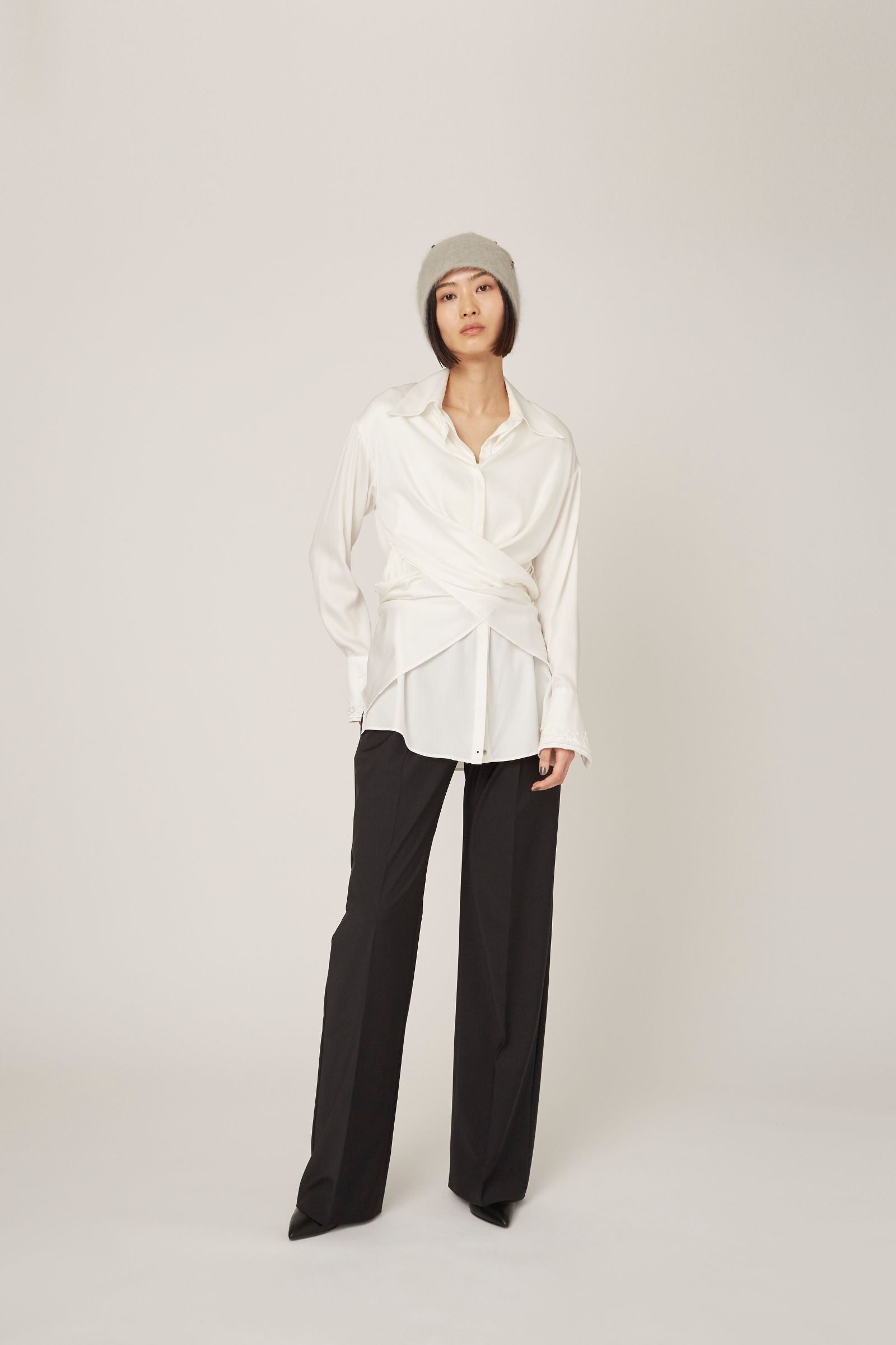Framed embroidery wrap shirt (White)