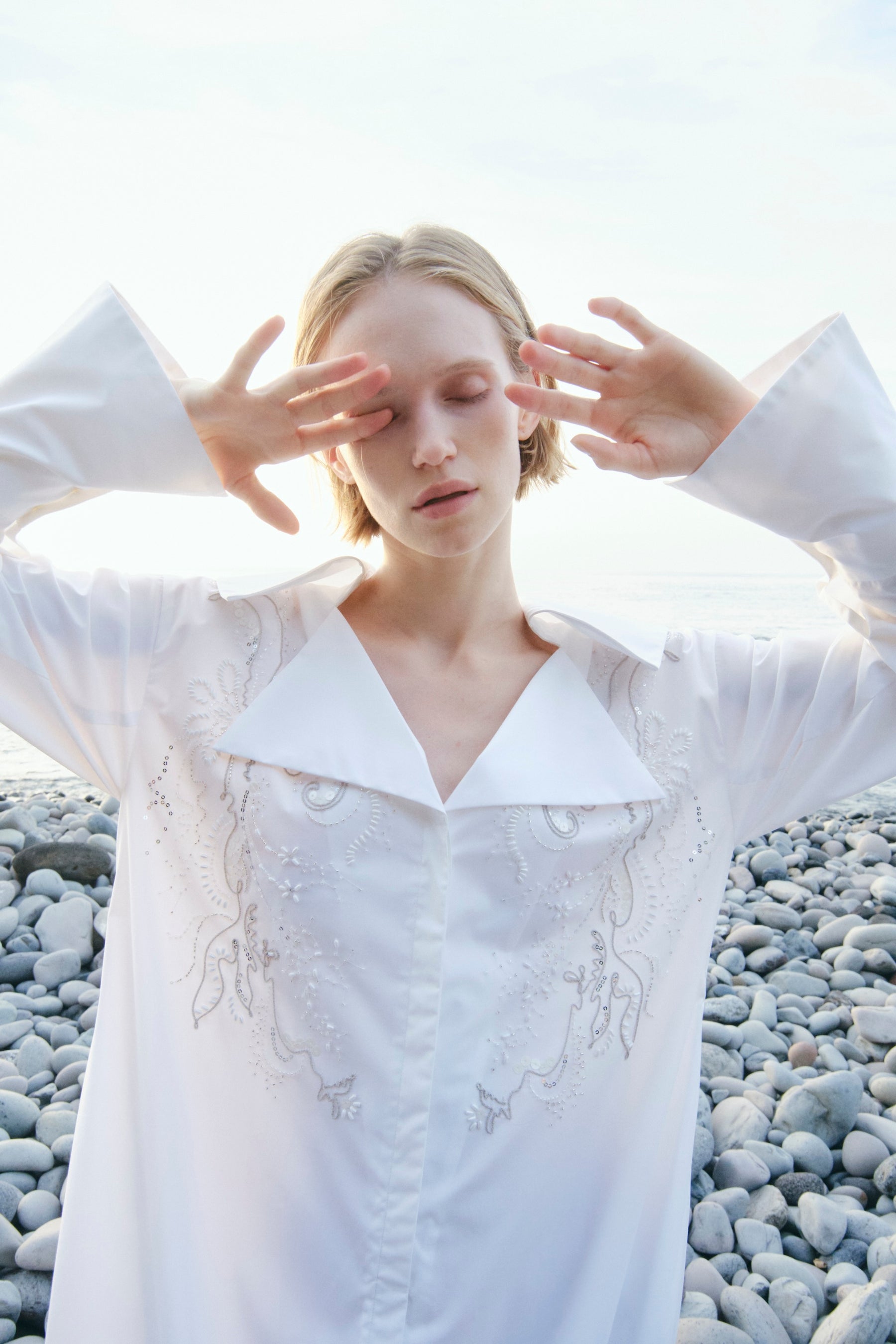 Droplet flower embroidered shirt dress (White)