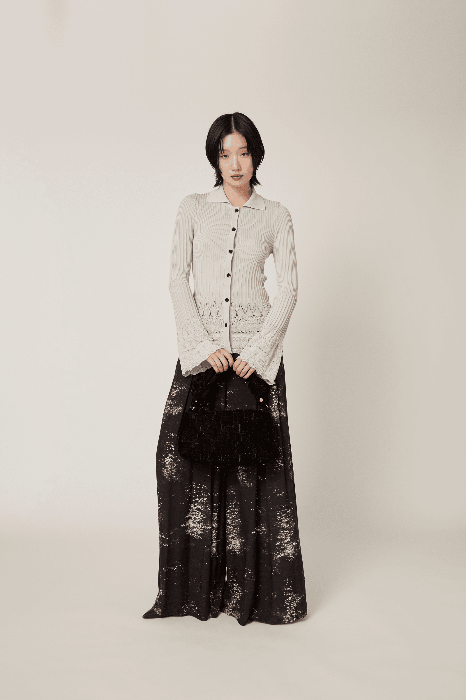 Symbolic embroidery velvet bag (Brown)