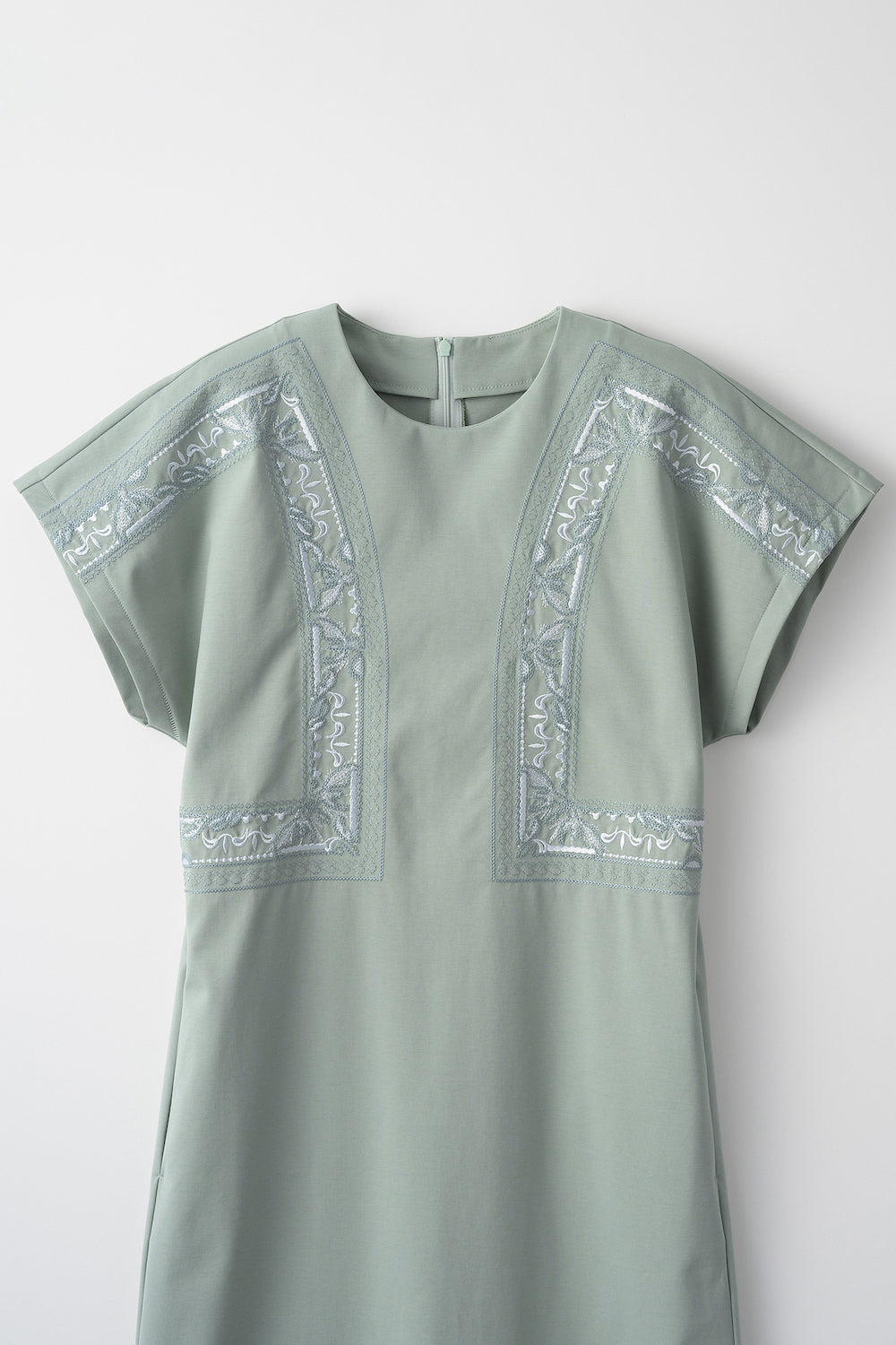 Framed embroidered jersey dress (Ash green)