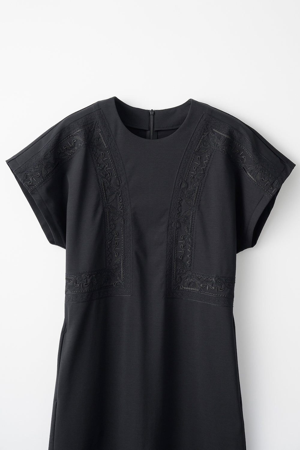Framed embroidered jersey dress (Black)