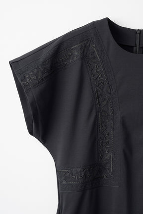 Framed embroidered jersey dress (Black)