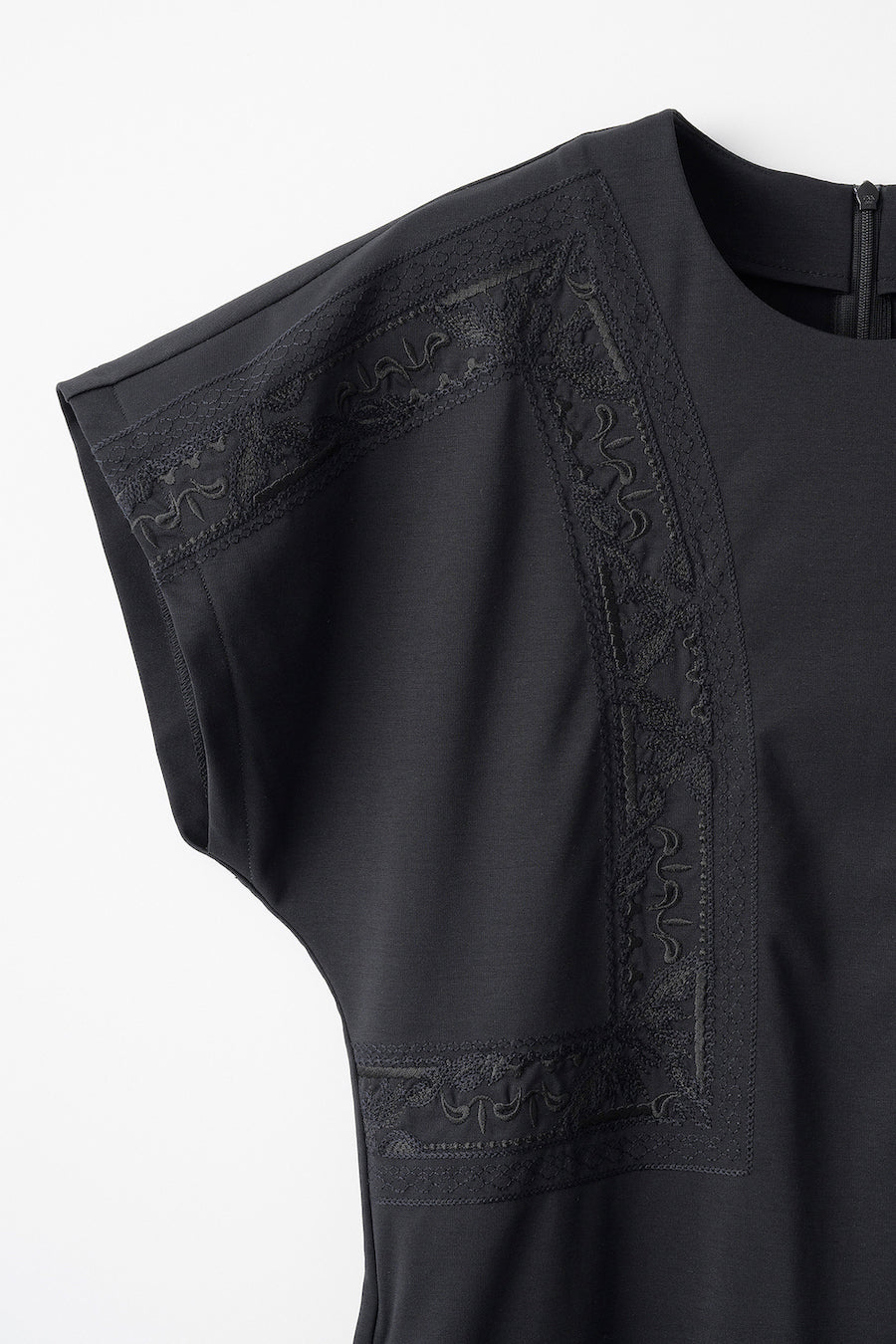 Framed embroidered jersey dress (Black)