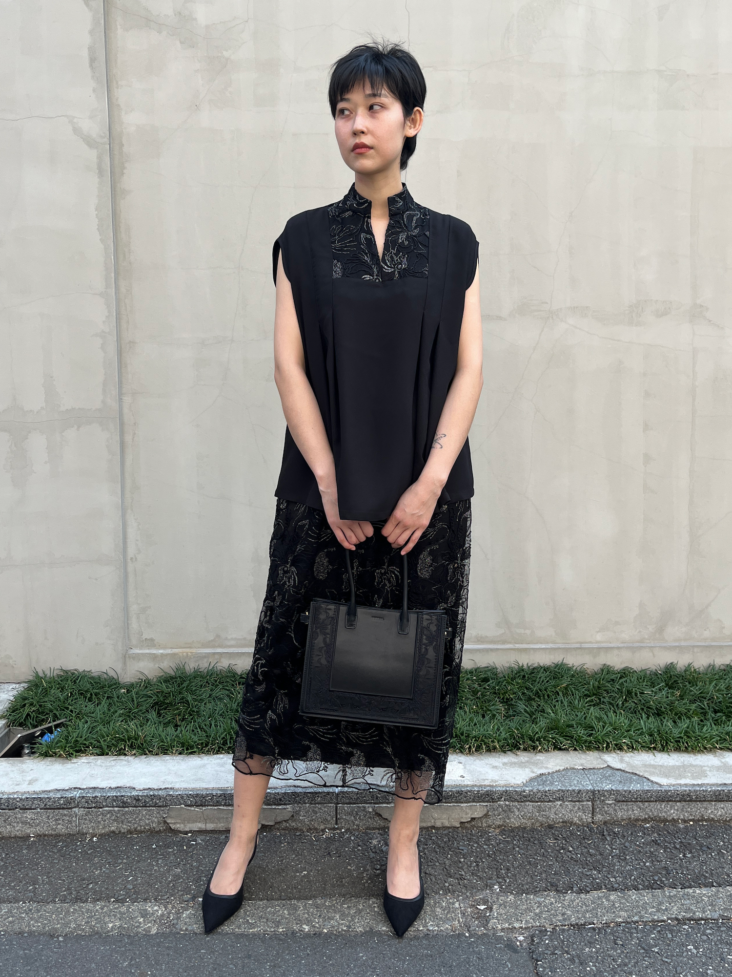 MURRAL Framed embroidered leather small bag (Black)