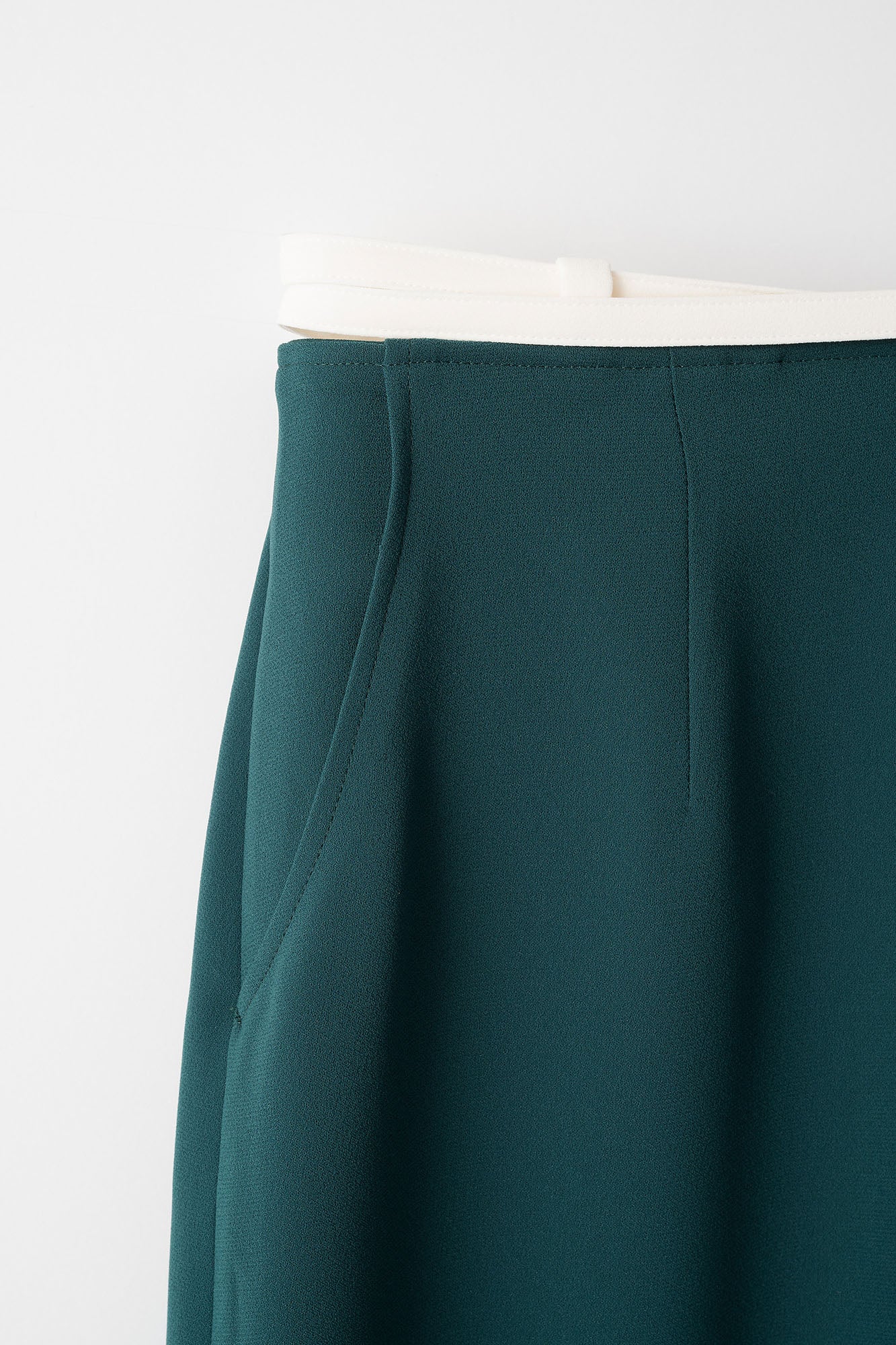 String slit skirt (Green)