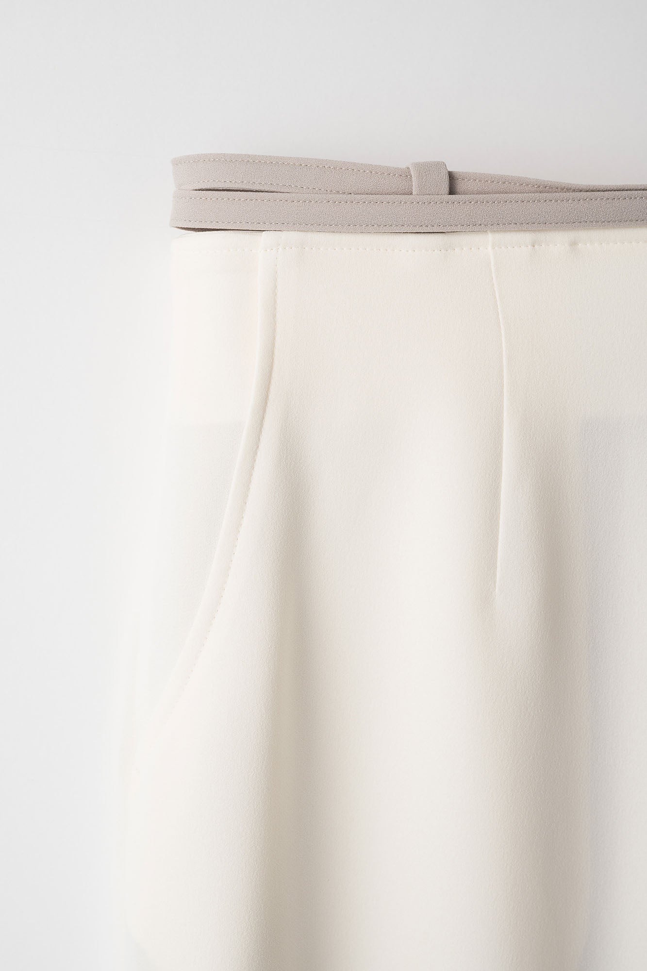 String slit skirt (White)