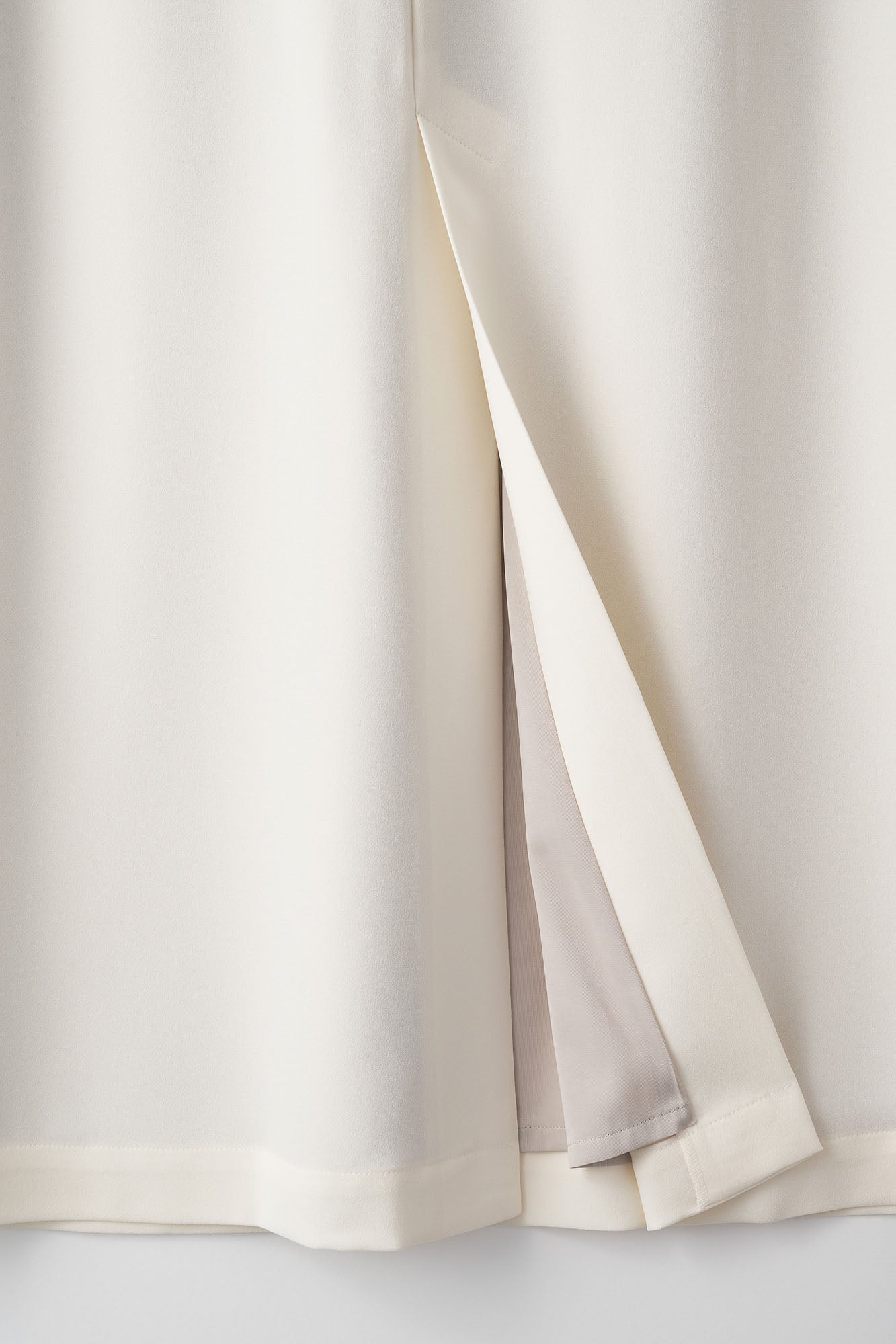 String slit skirt (White)