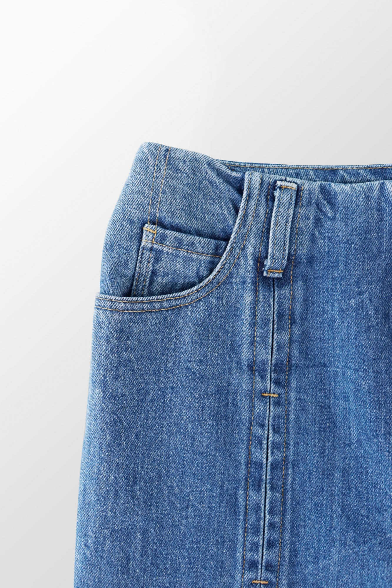 Tucked slit denim (Blue)