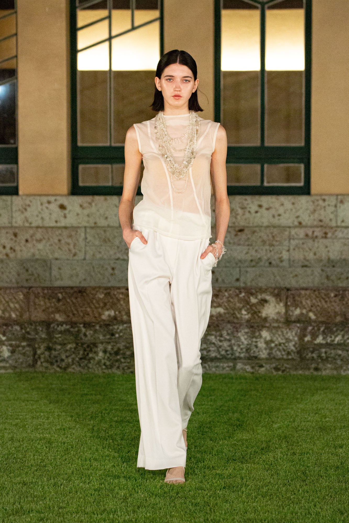 Plain wide slacks (White)