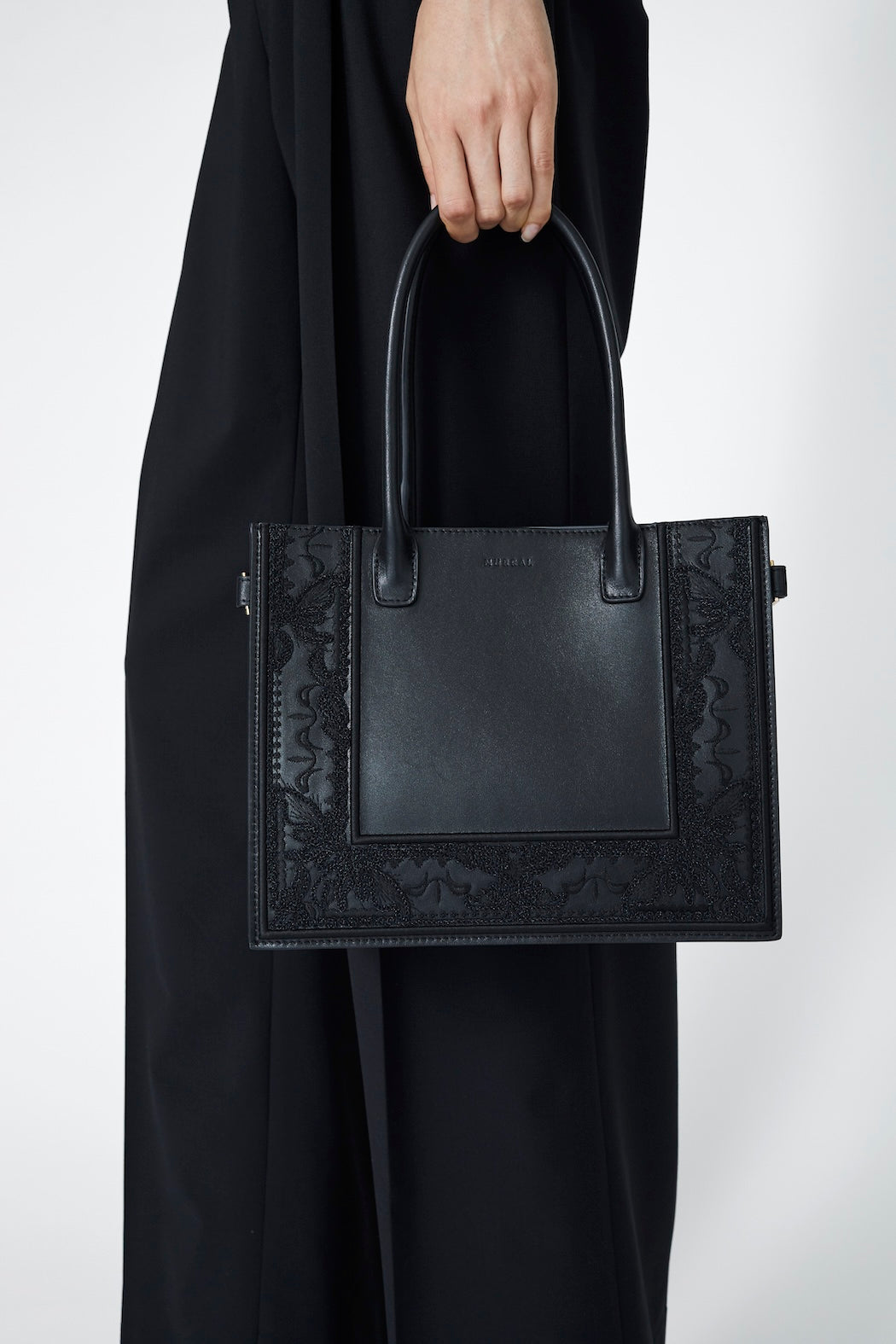 Framed embroidered leather small bag (Black)