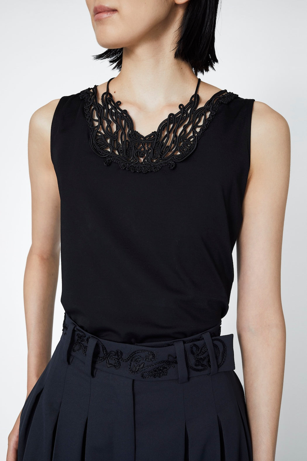 Vine embroidered jersey tank (Black)