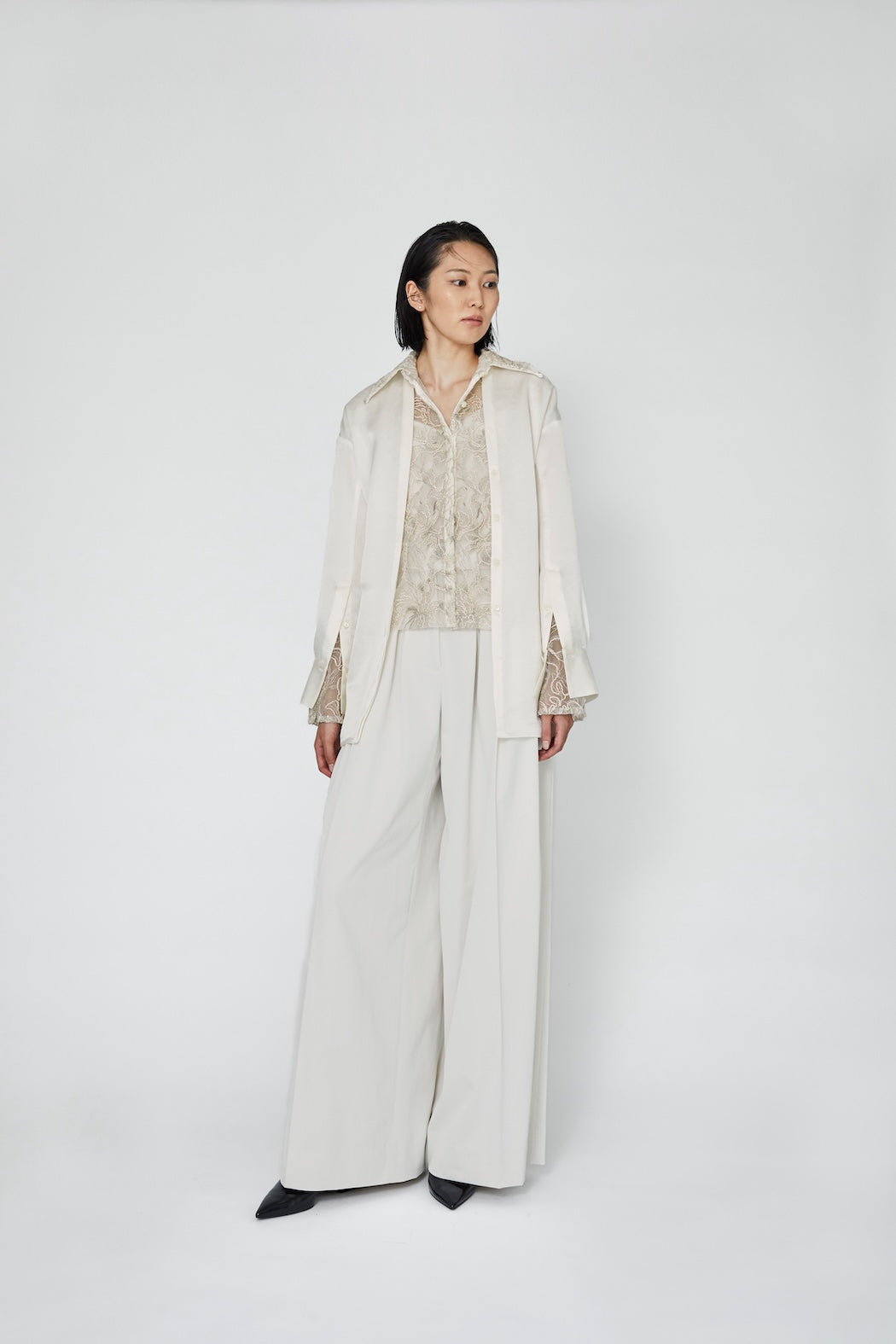 Cucurbita embroidered wide slacks (White)