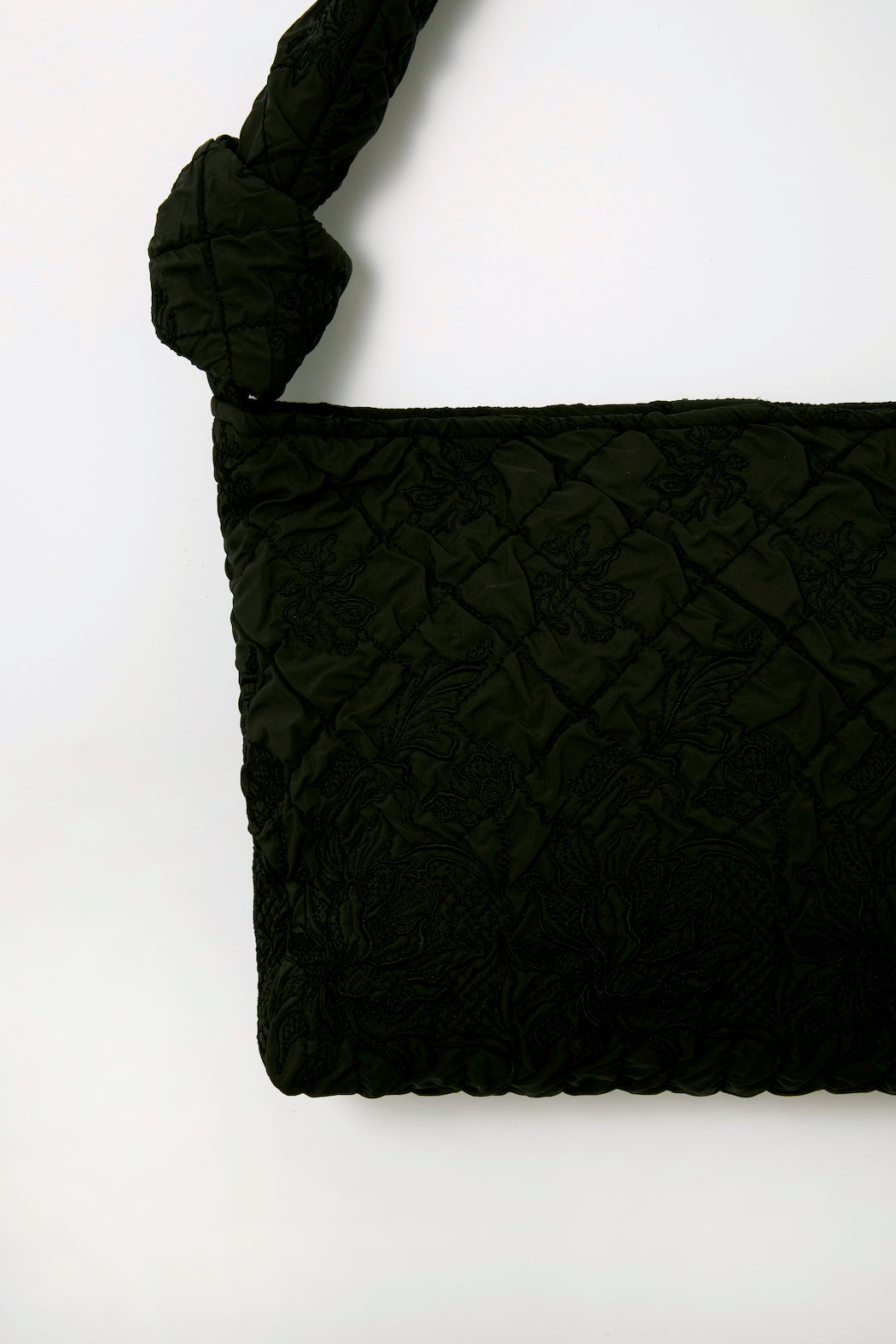 Dahlia shrinking embroidery bag (Black)