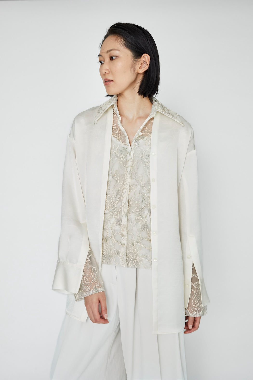 Seem flower lace shirt (Ivory)