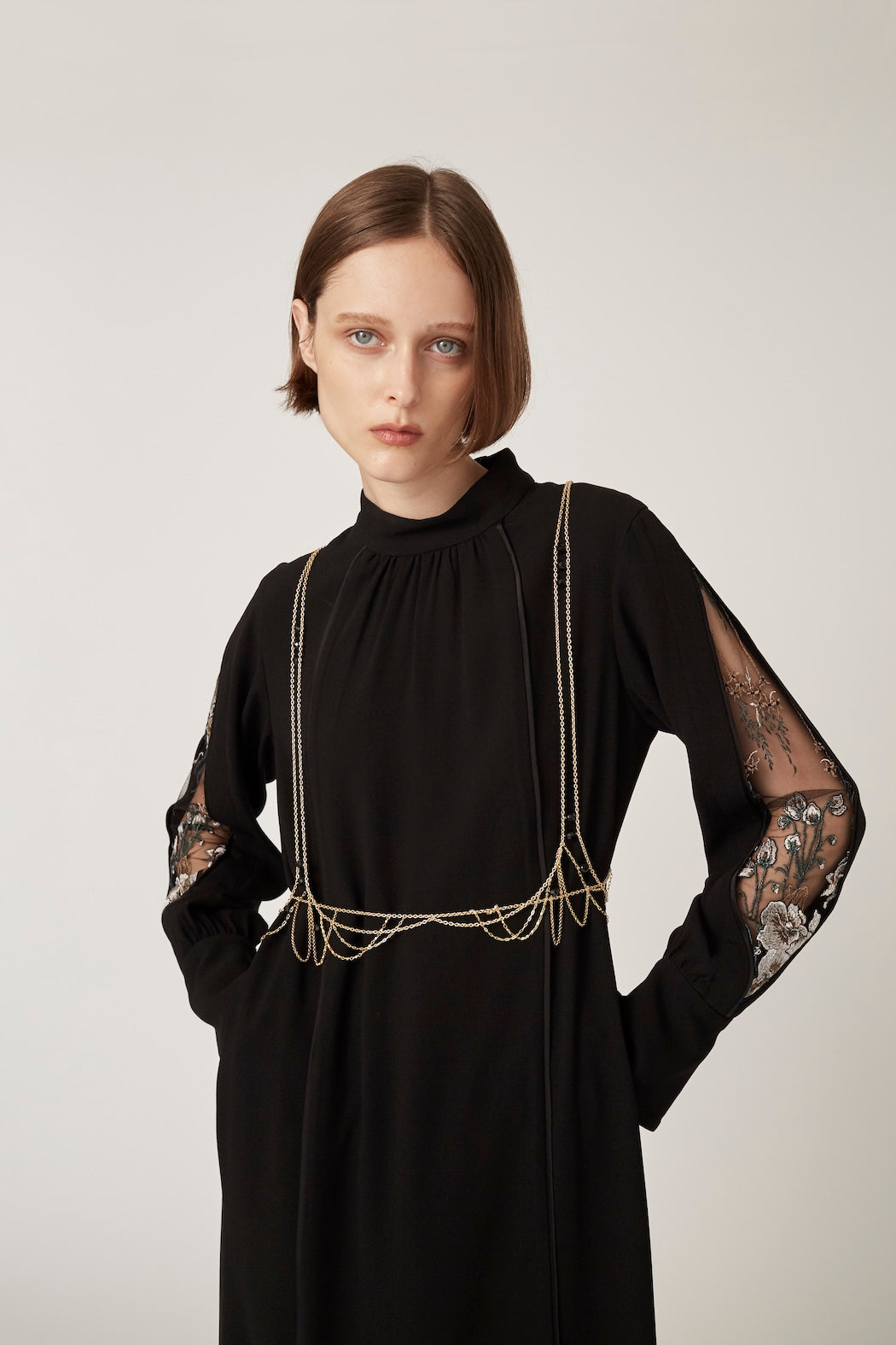 Petal sleeve lace dress (Black)