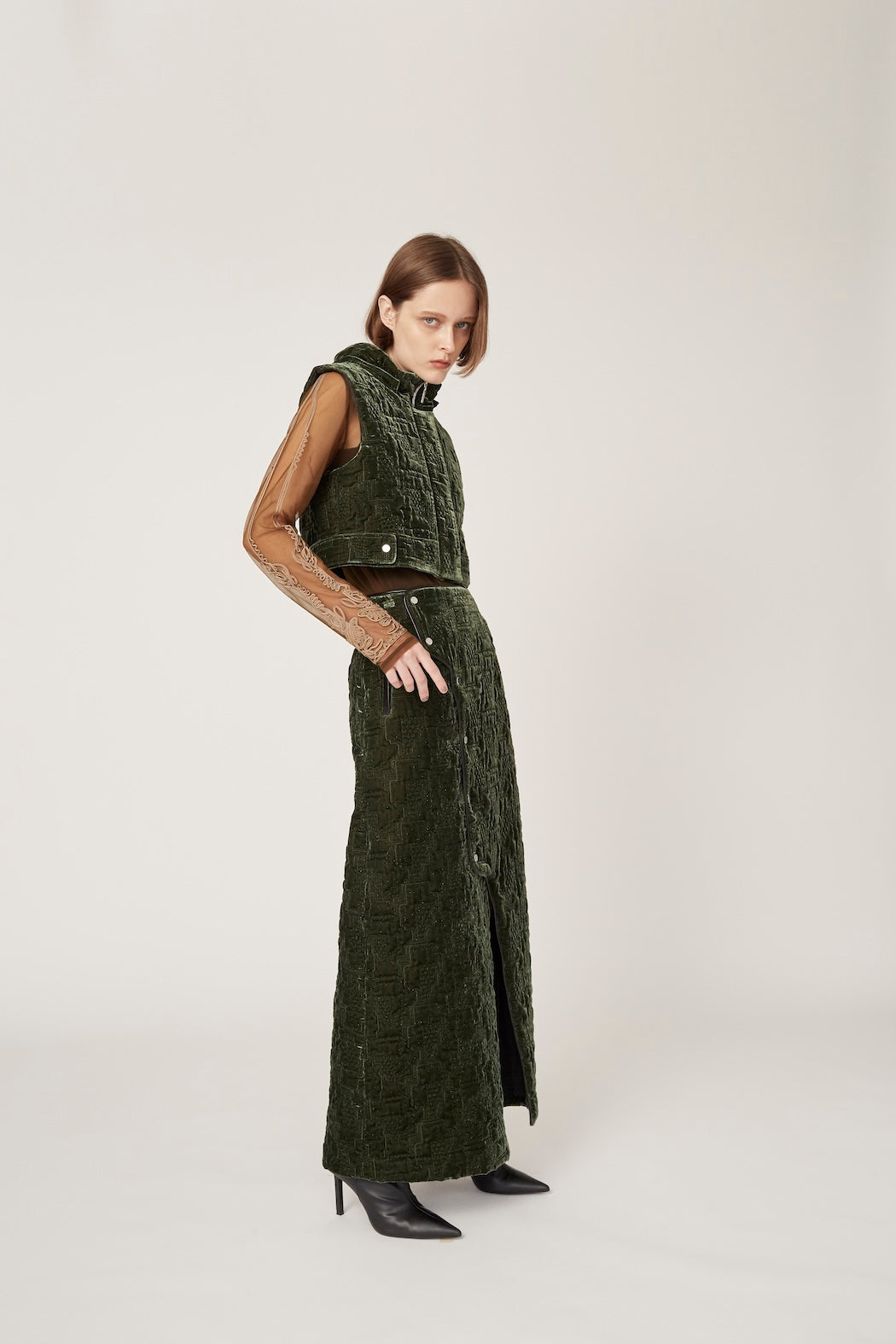 Symbolic embroidery velvet skirt (Green)