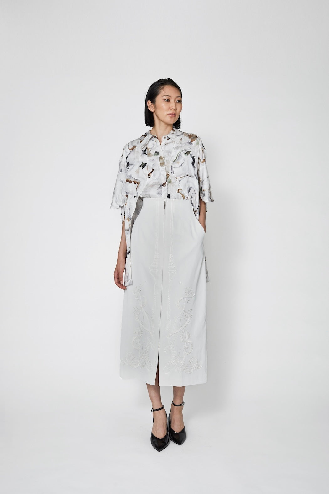 Cucurbita embroidered skirt (White)