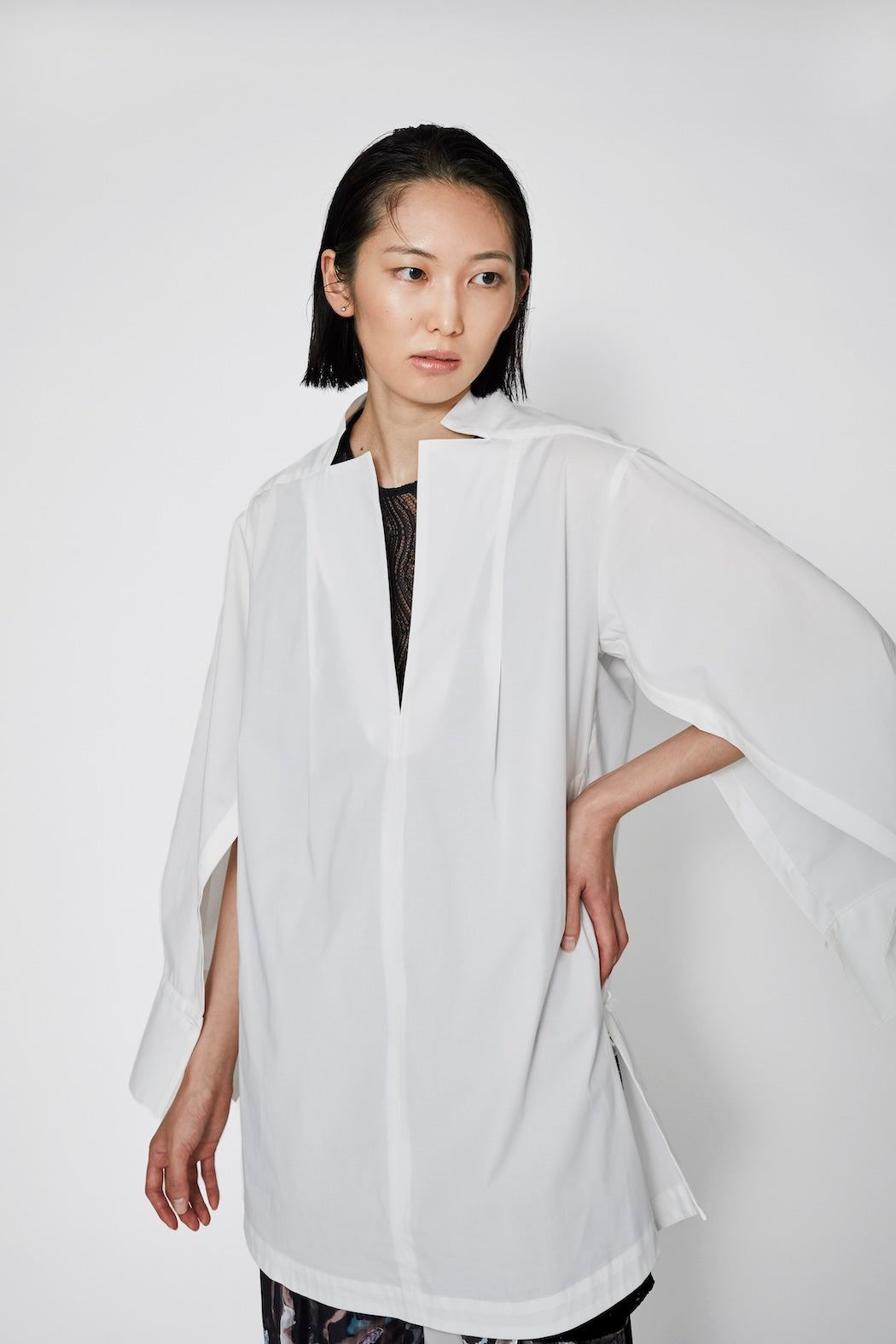 Slit skipper shirt (White)