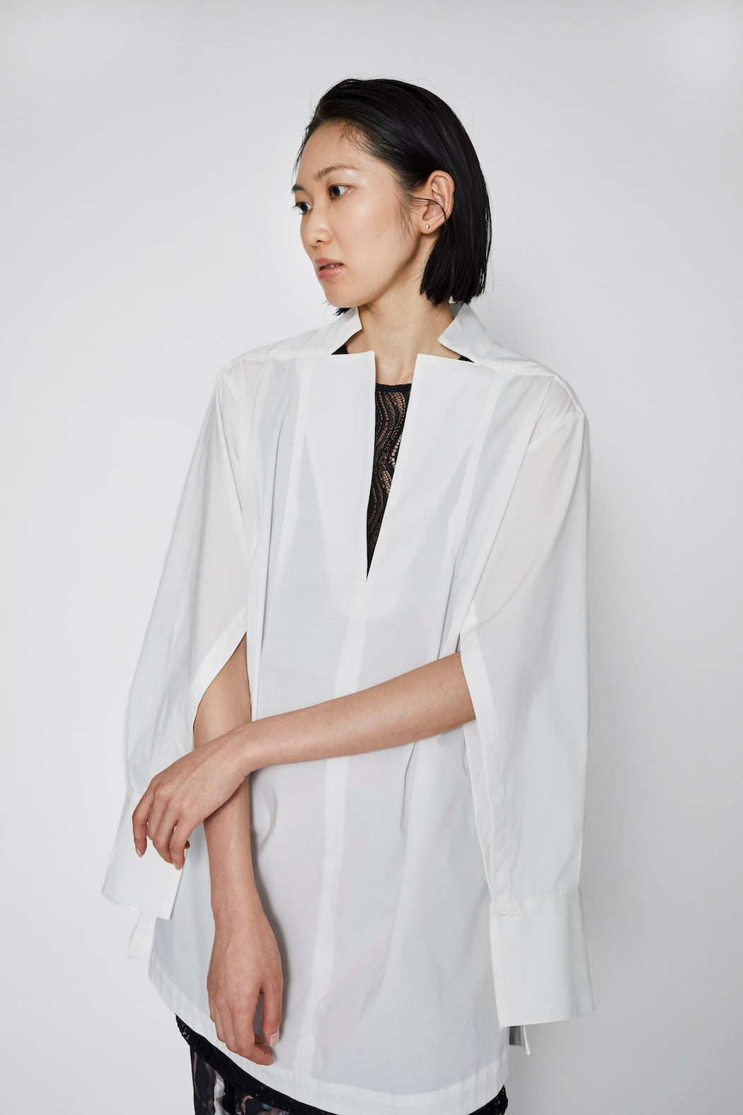 Slit skipper shirt (White)