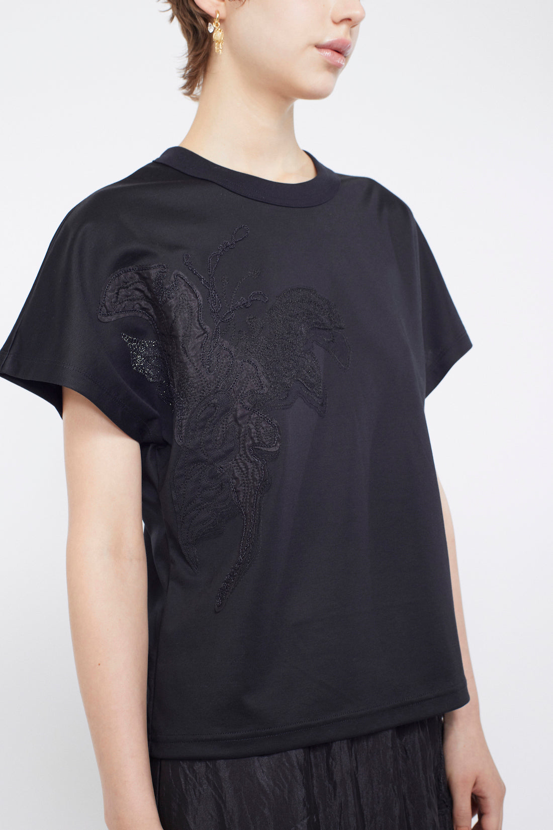 Flutter patchwork embroidered tops (Black)