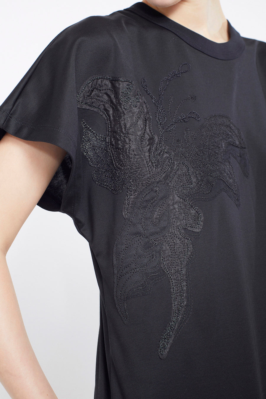 Flutter patchwork embroidered tops (Black)