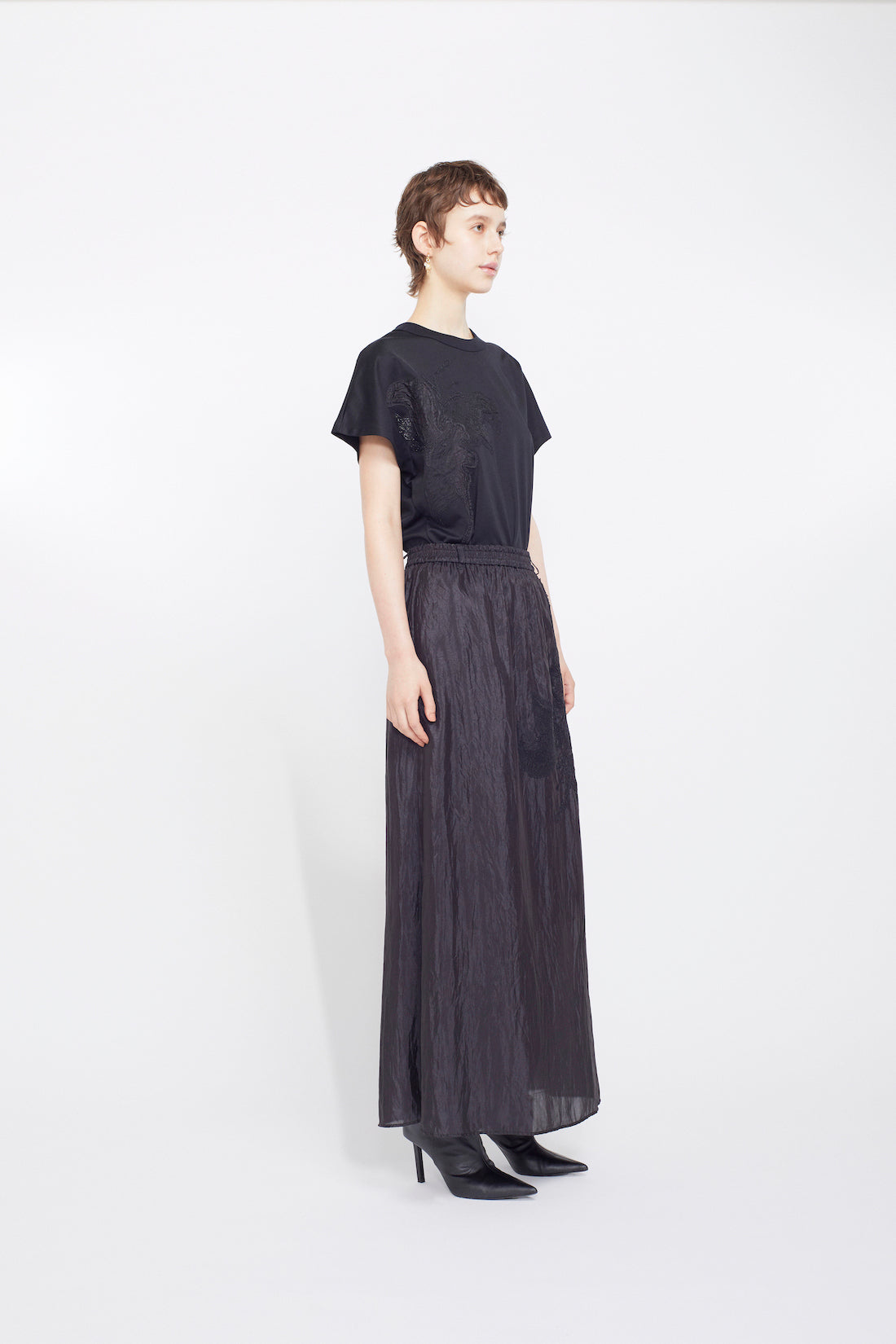 Flutter patchwork embroidered skirt (Black)