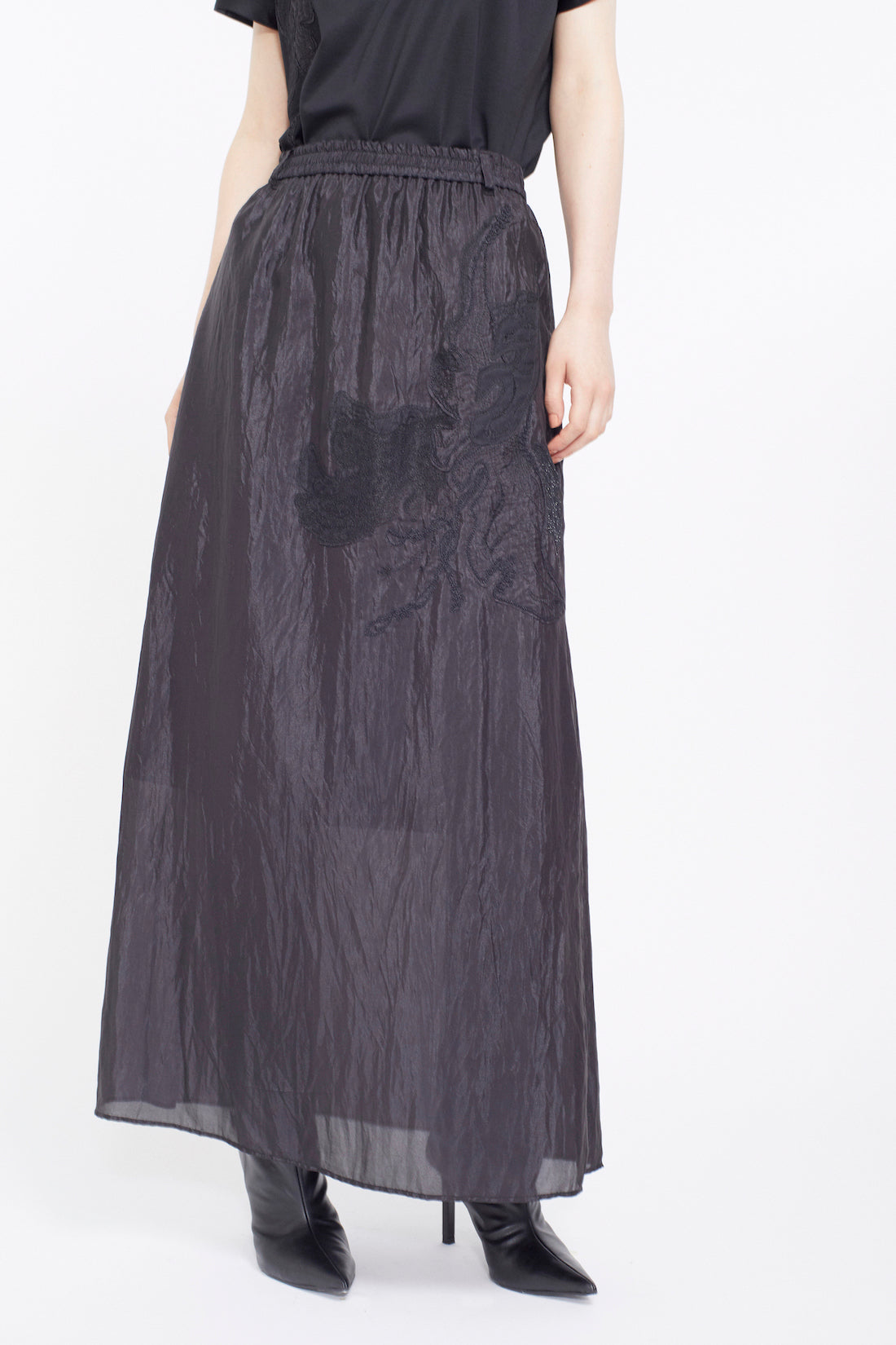 Flutter patchwork embroidered skirt (Black)