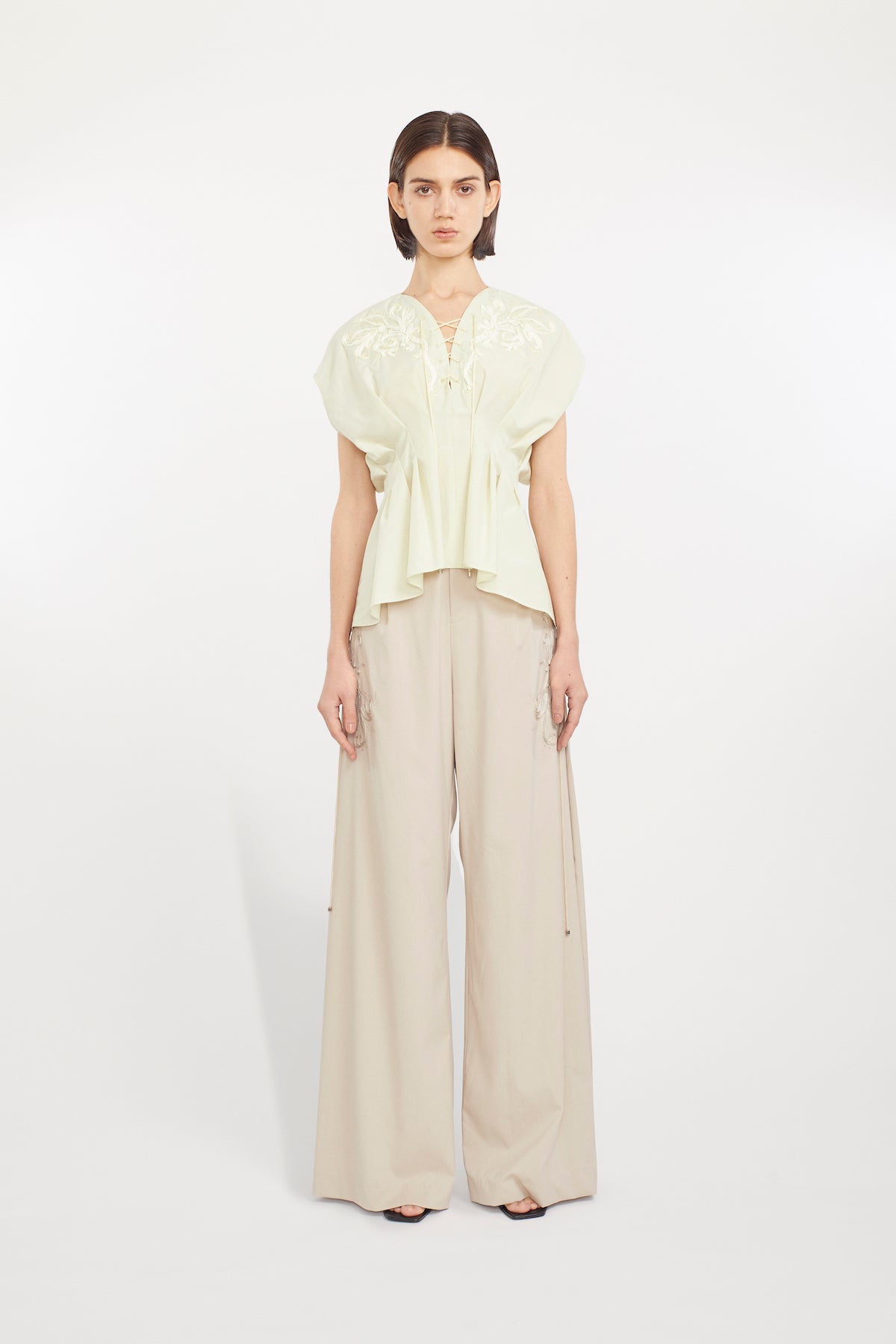 Glimmer embroidered slacks (Beige)