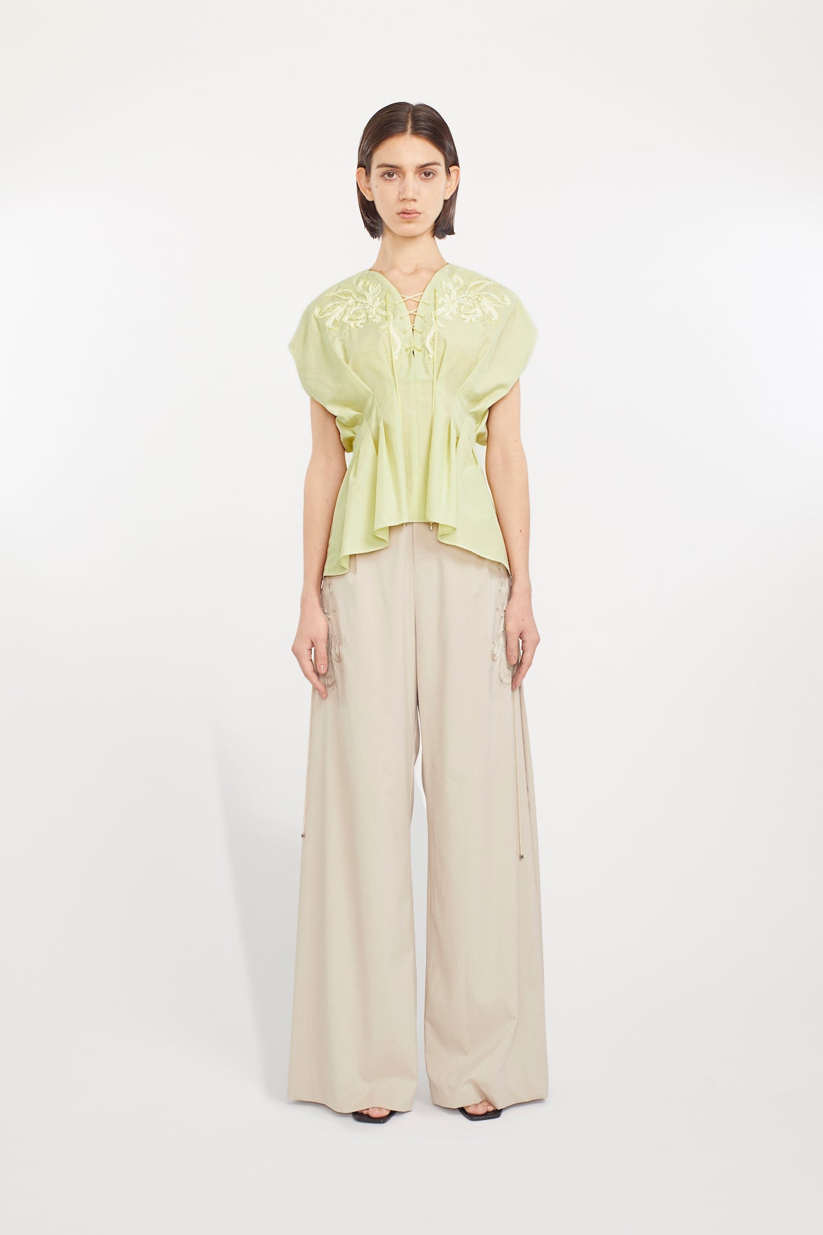 Glimmer embroidered slacks (Beige)