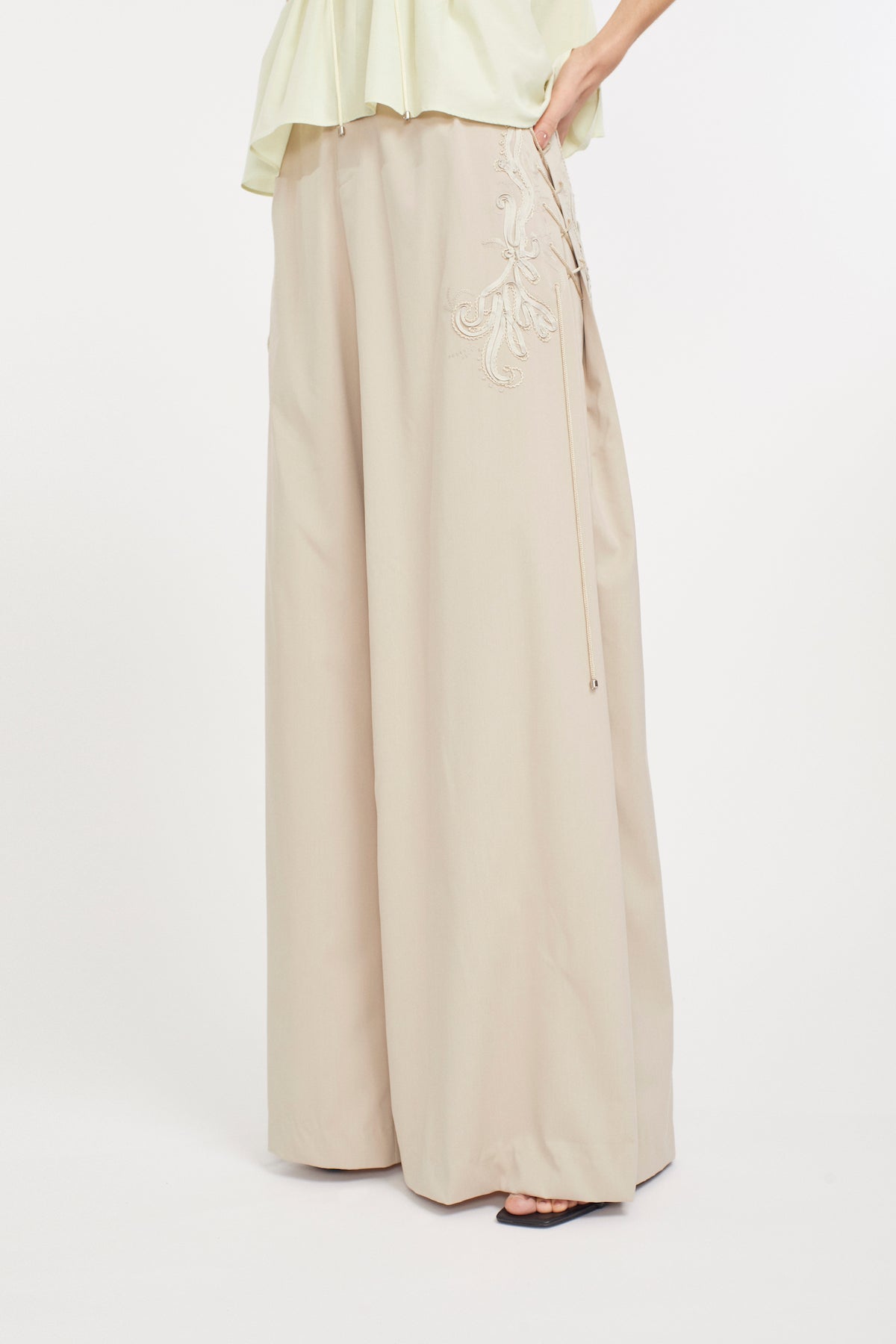 Glimmer embroidered slacks (Beige)