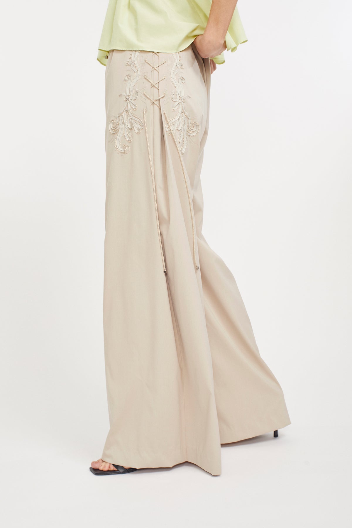 Glimmer embroidered slacks (Beige)