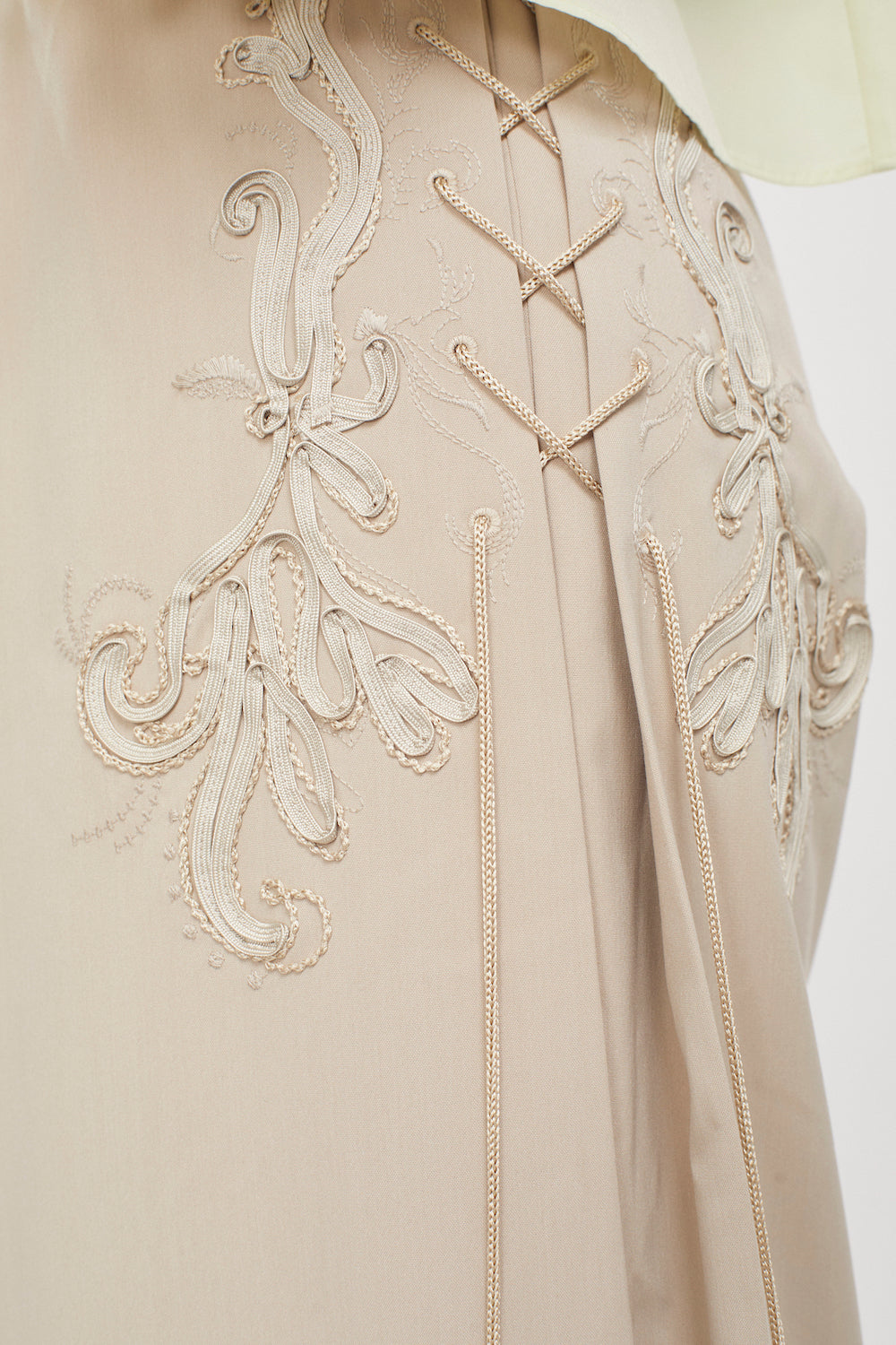 Glimmer embroidered slacks (Beige)