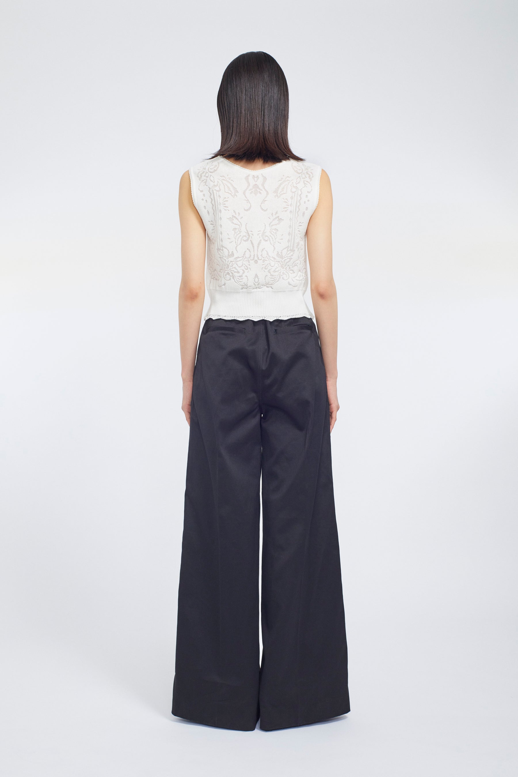 Relief embroidered chino trousers (Black)