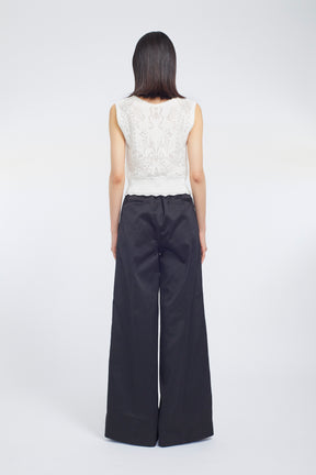 Relief embroidered chino trousers (Black)