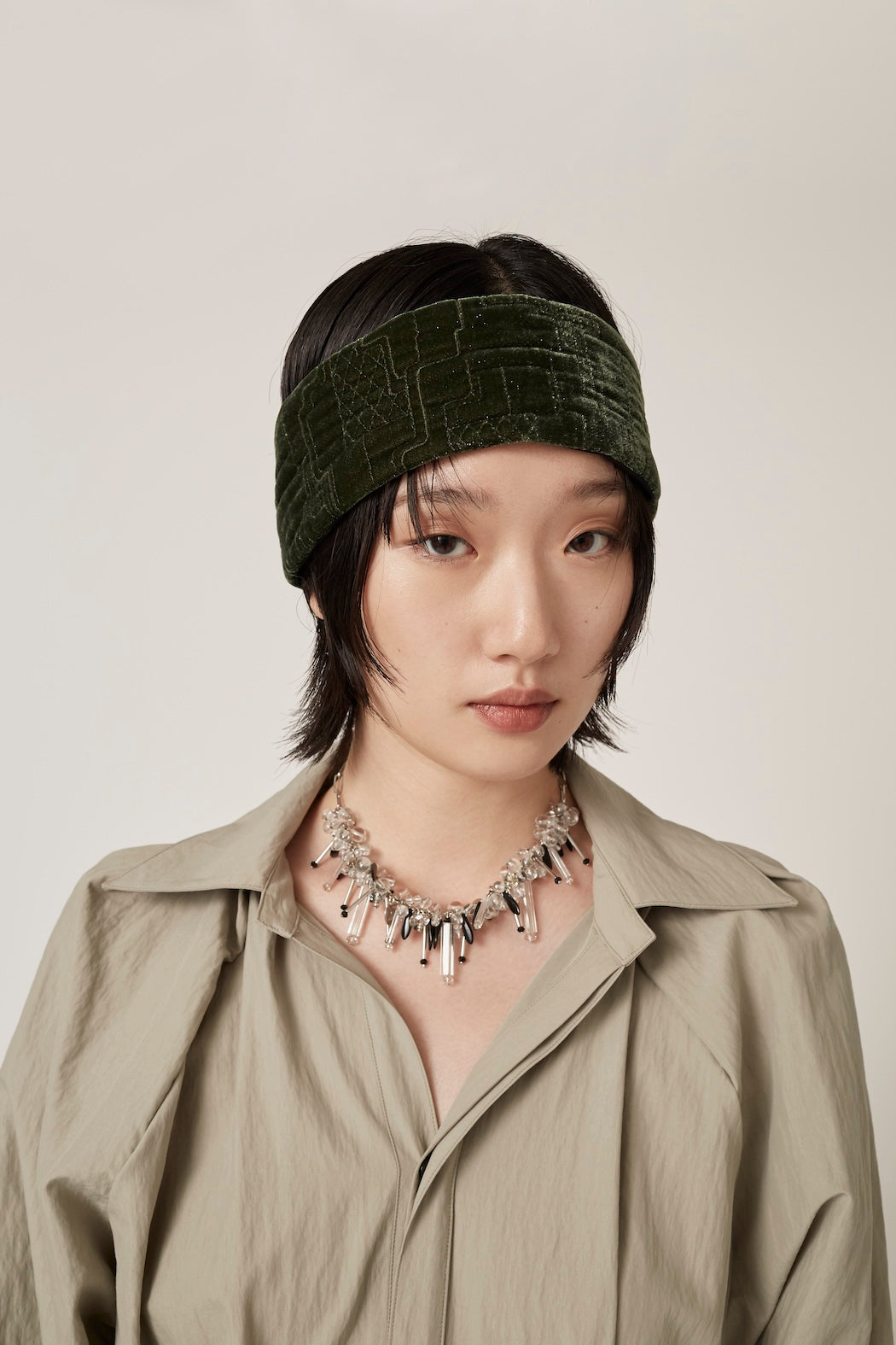 Symbolic embroidery velvet headband (Green)