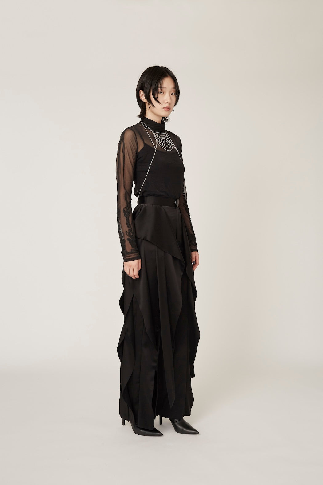 Scenery embroidery sheer top (Black)